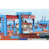 12810_5244 Portalkran beim Containertransport - Container Terminal Hamburg Altenwerder. | HHLA Container Terminal Hamburg Altenwerder ( CTA )